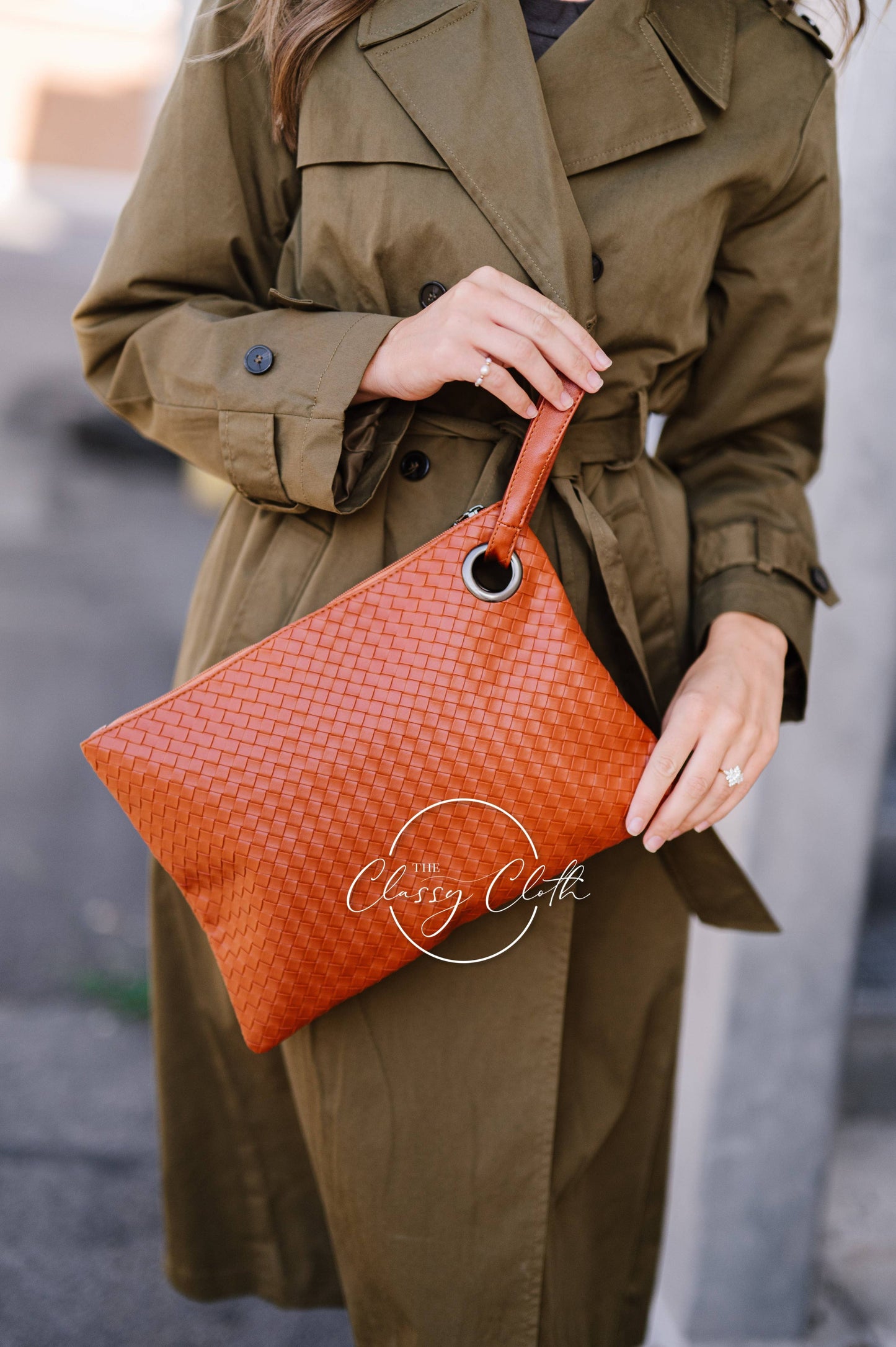 Trendy Clutch - Weave Tan