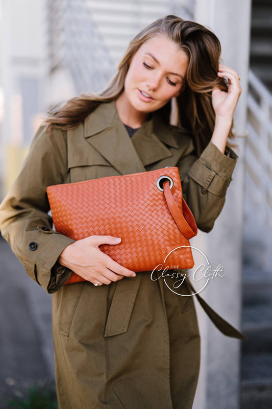 Trendy Clutch - Weave Tan